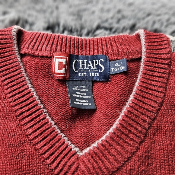 Chaps V- neck knit sweater. - Picture 4 of 6
